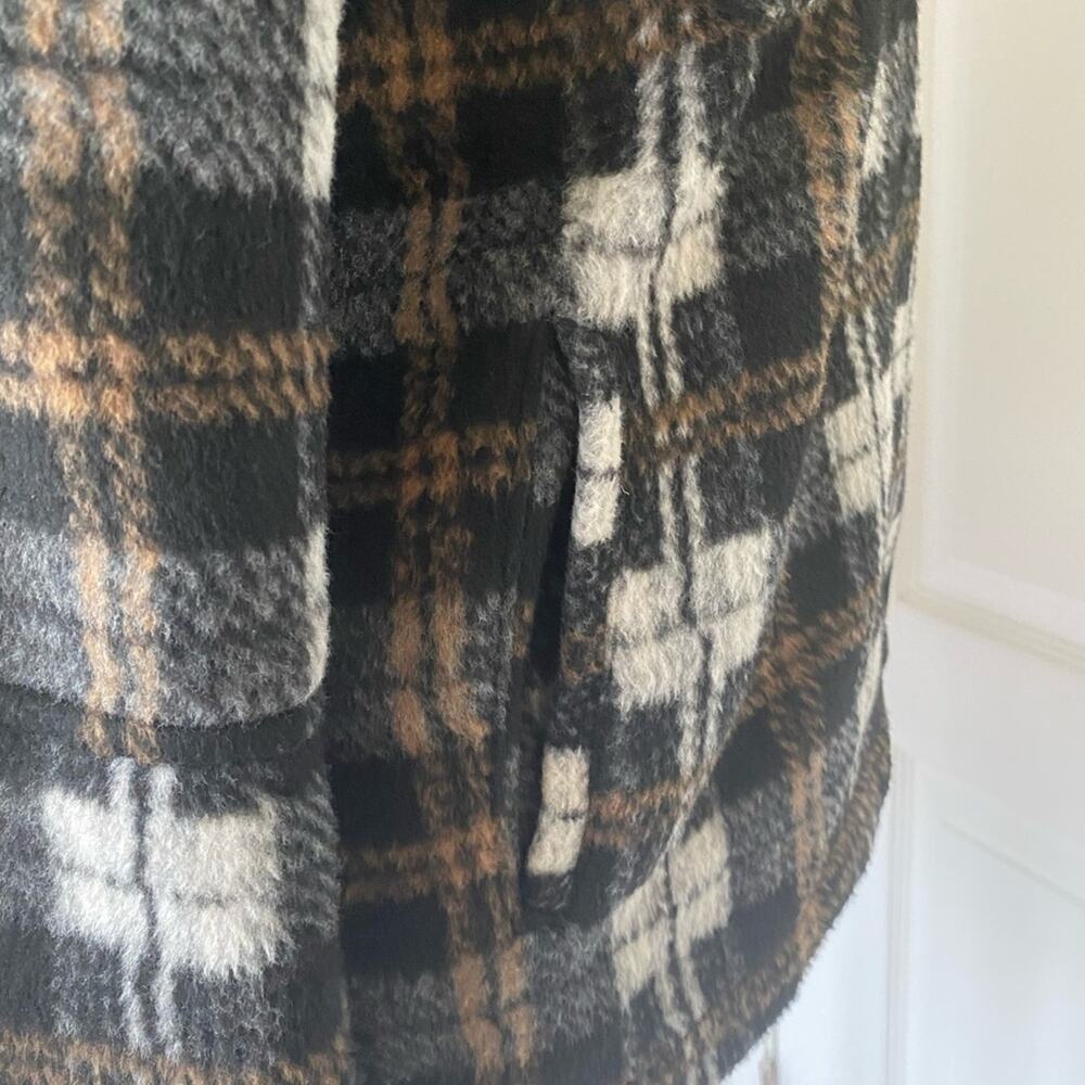 AVEC LES FILLES plaid jacket size medium. - Picture 6 of 14